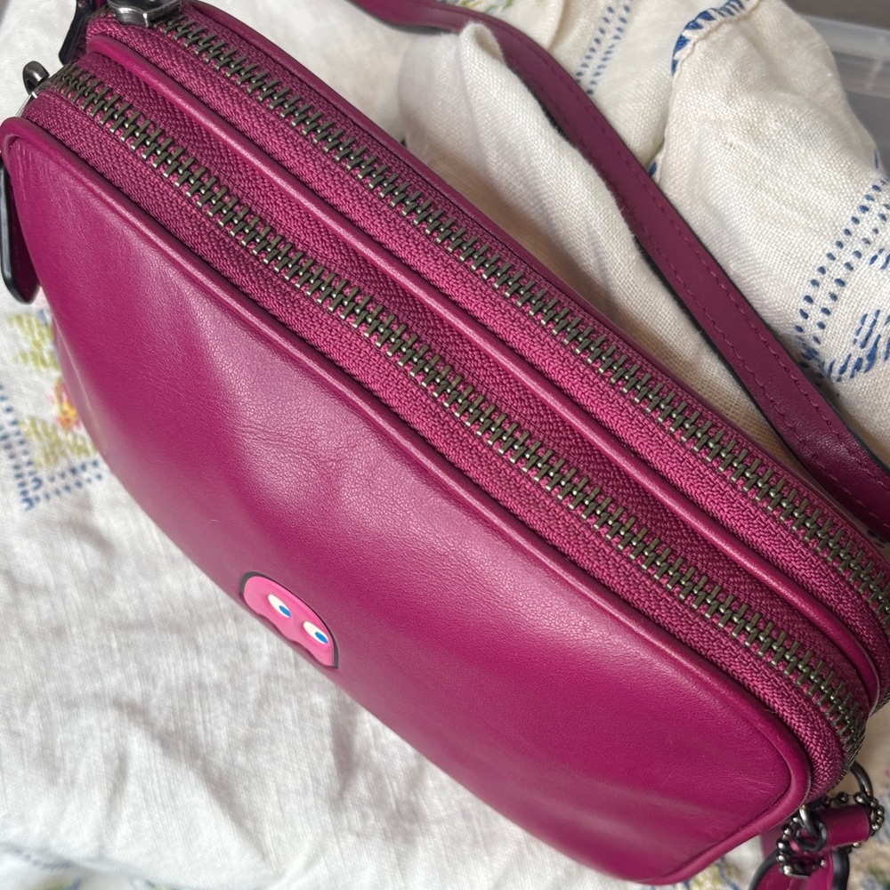 limited edition pink leather Coach Pac-Man crossbody bag purse - Picture 2 of 6